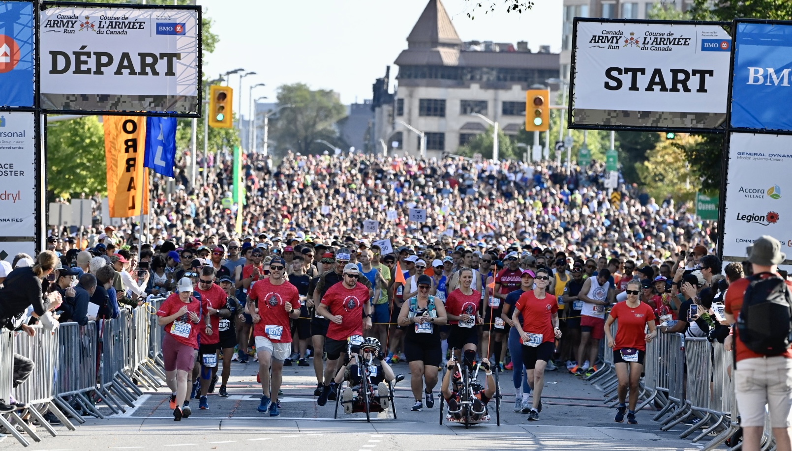Runners and wheelchair racers start the 2024 Canada Army Run. |