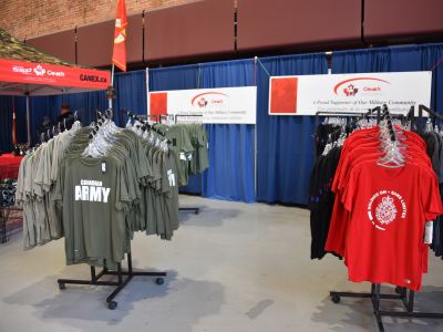 Shirts are displayed at the CANEX site inside the Expo. | Les chemises sont exposées sur le site CANEX à l'intérieur de l'Expo.